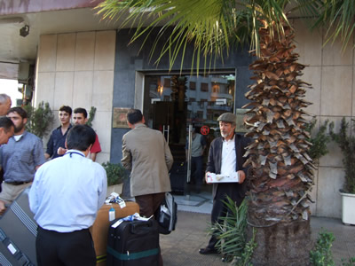 �I�}���E�A���E�J�[�����E�z�e����